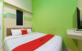 RedDoorz near Stasiun Palmerah